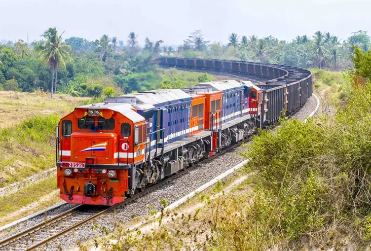 PT KAI Belanja 54 Lokomotif...