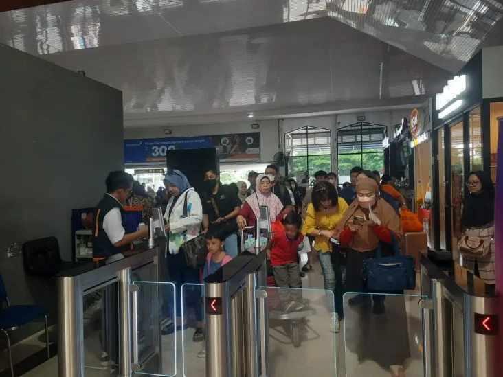 Tiket Kereta Api Lebaran...