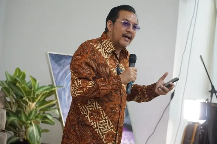 Prabowo-Gibran Unggul...