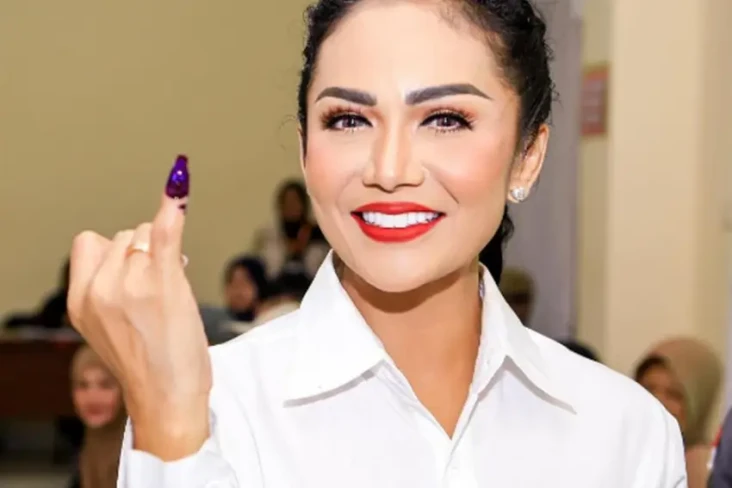 Ini 11 Artis yang Menjadi...