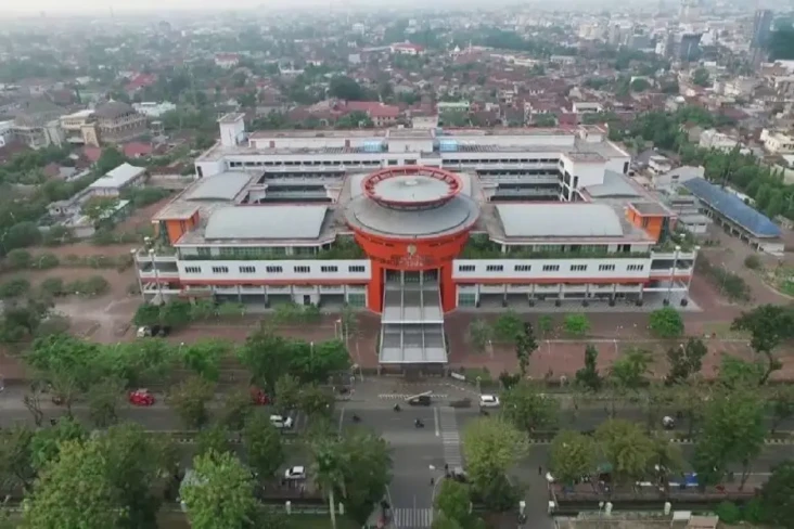 25 Universitas Terbaik...