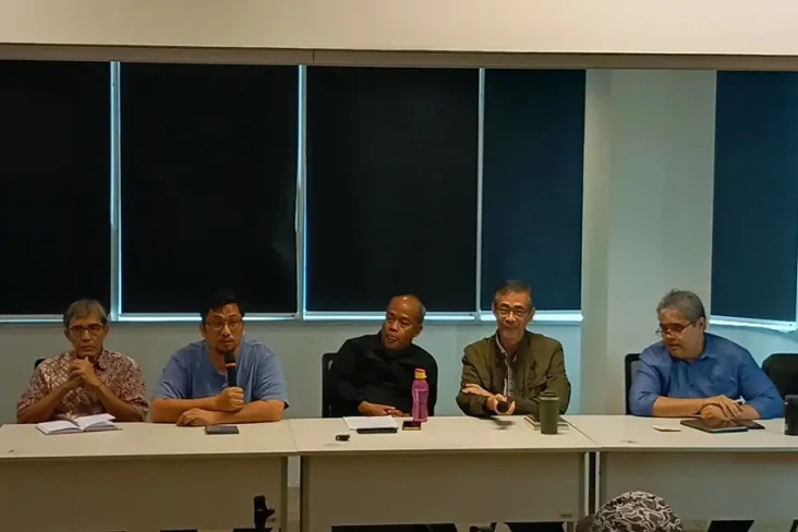 Sentil Jokowi, Feri...