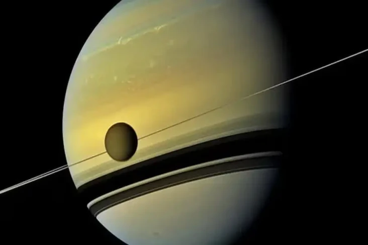 Bulan Saturnus Miliki...
