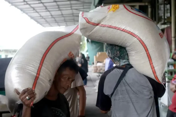 Harga Beras Makin Gila,...