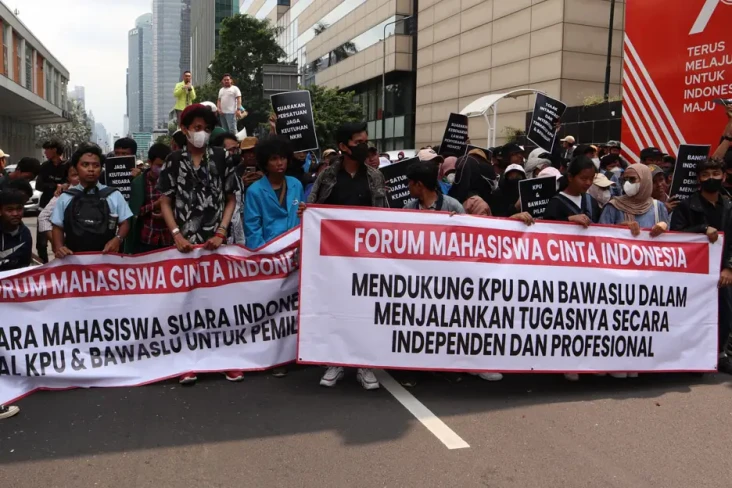 Dukung Bawaslu dan KPU,...