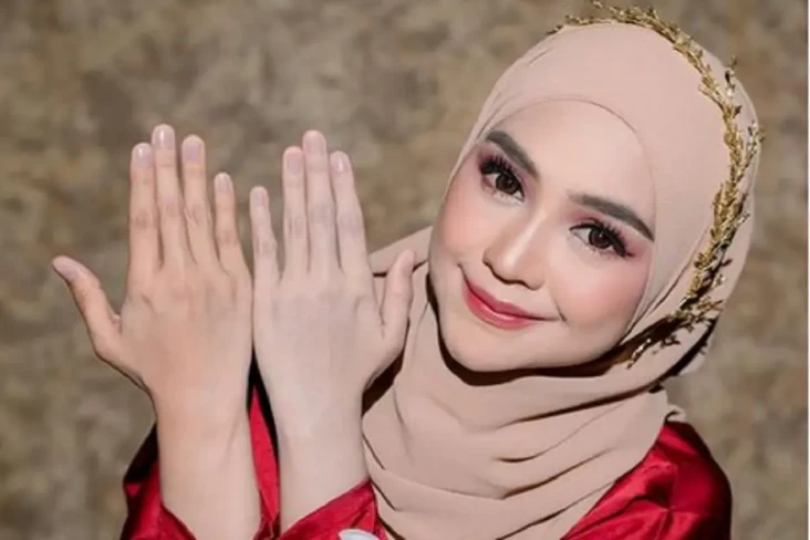 Ria Ricis Tinggalkan...