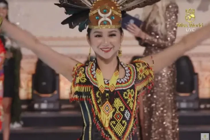 Melenggang di Opening...