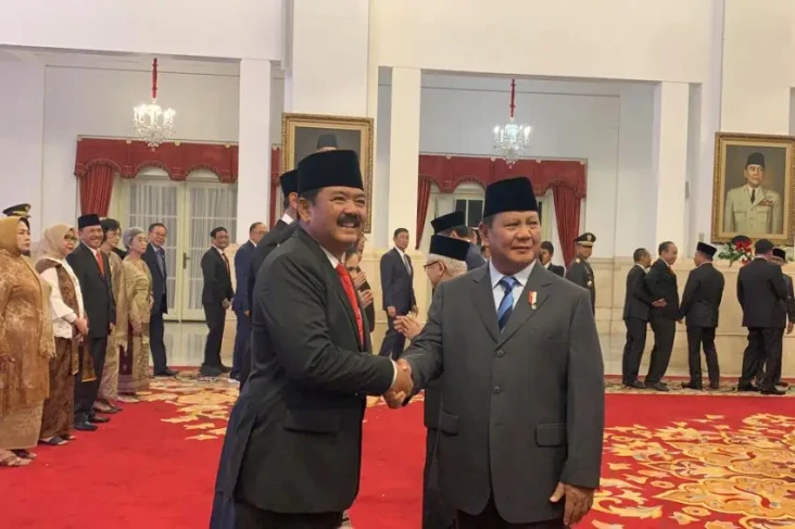 Resmi Jabat Menko Polhukam,...