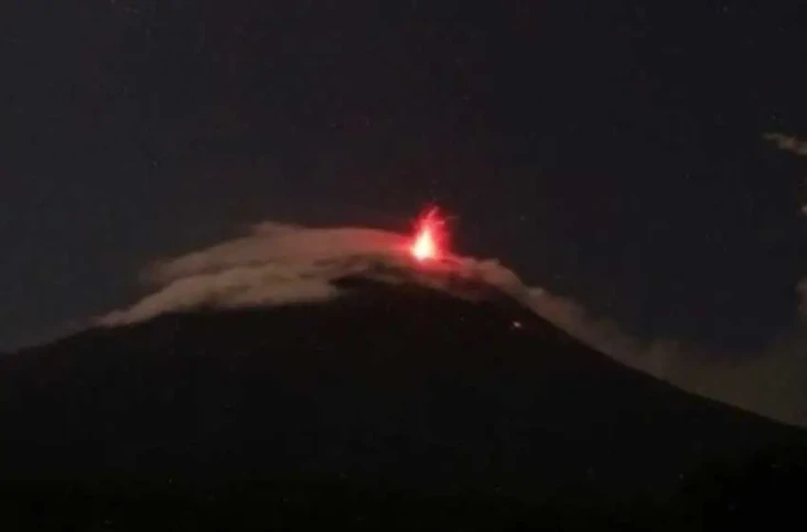 Aktivitas Gunung Ile...