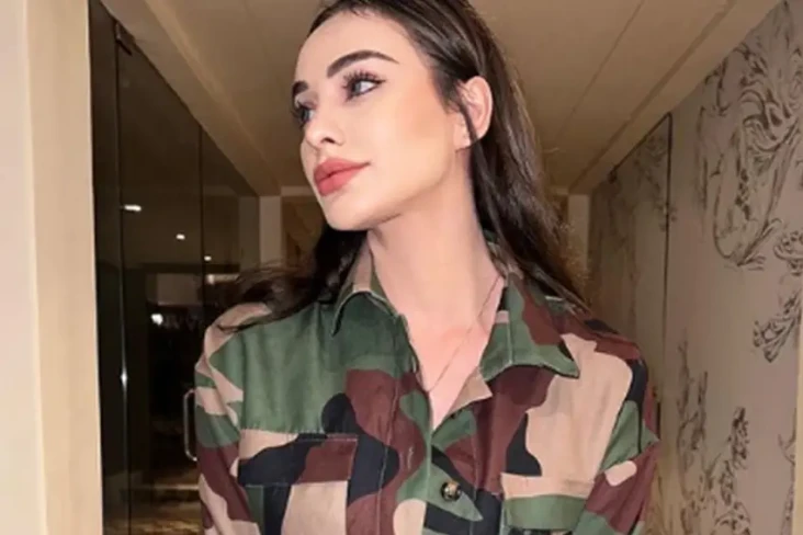 Dihujat, Nora Alexandra...