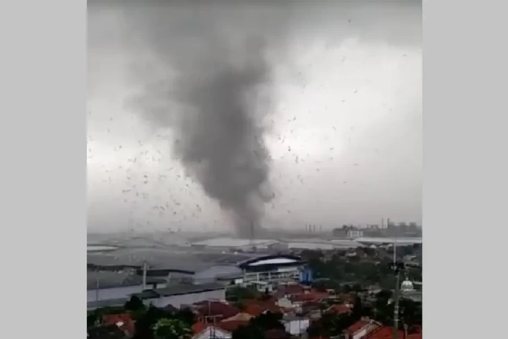 Awan Cumulonimbus Penyebab...
