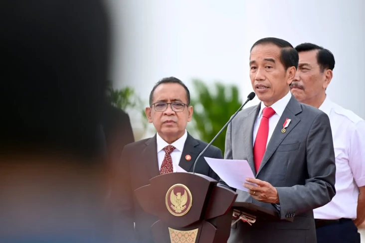 Wacana Pemakzulan Jokowi,...