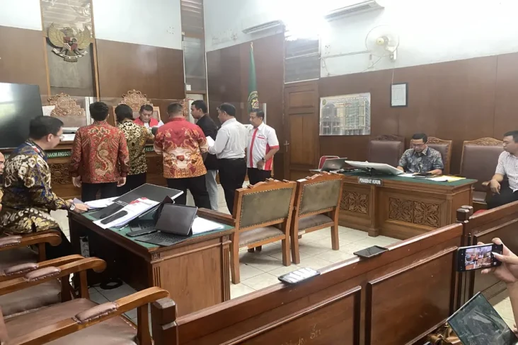 Sidang Praperadilan,...
