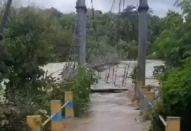 Banjir Bandang Kepung...