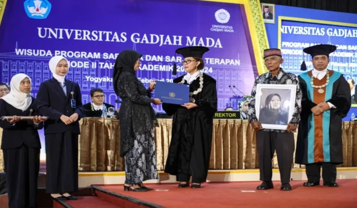 Momen Haru Ortu Mahasiswa...