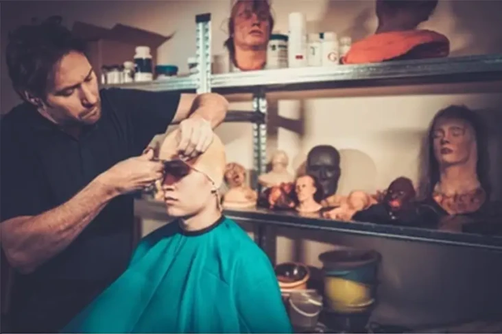 Makeup Prostetik: Transformasi...