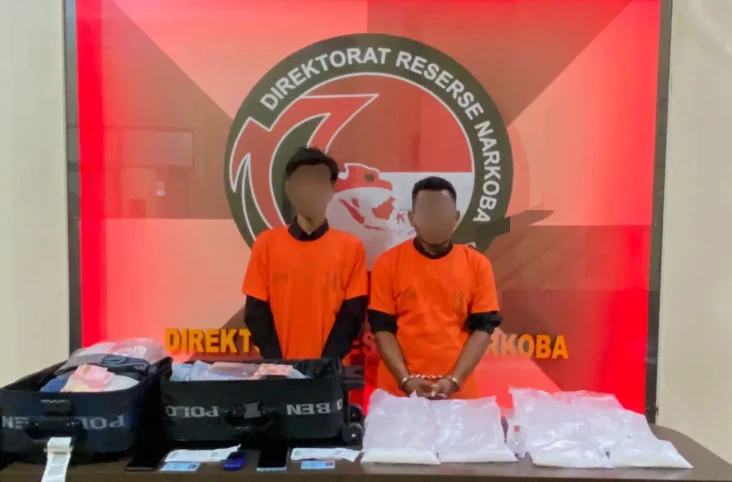 Selundupkan 3,8 Kg Sabu,...