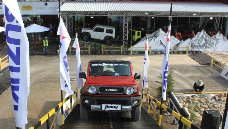 Suzuki Jimny 5 Pintu...