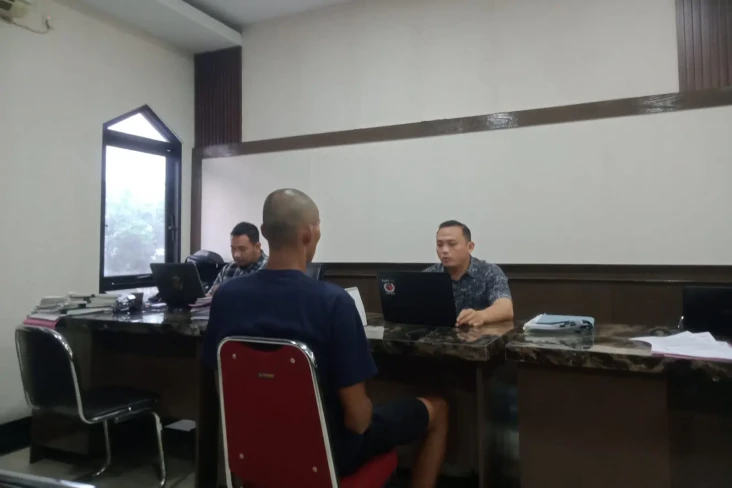 Sopir Perusak Fasilitas...