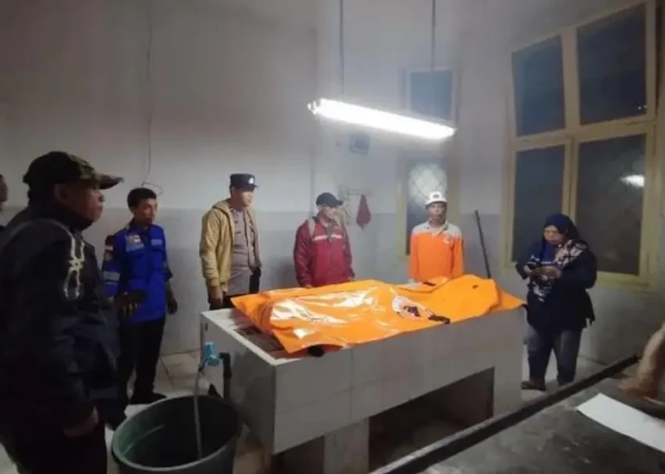 6 Pendaki Tersambar...