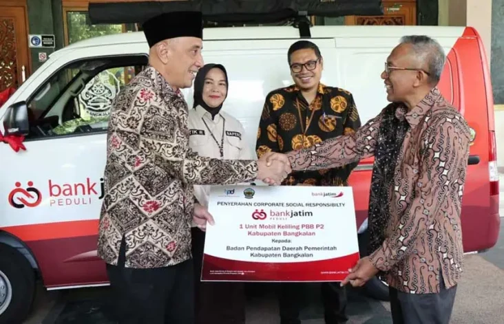 Bank Jatim Salurkan...