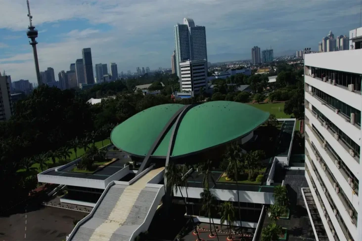 Simak Perbedaan DPR,...
