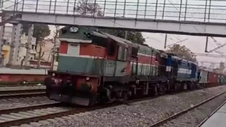 Kereta Hantu Melaju...