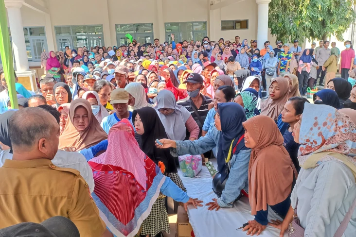 Ricuh Penjualan Beras...