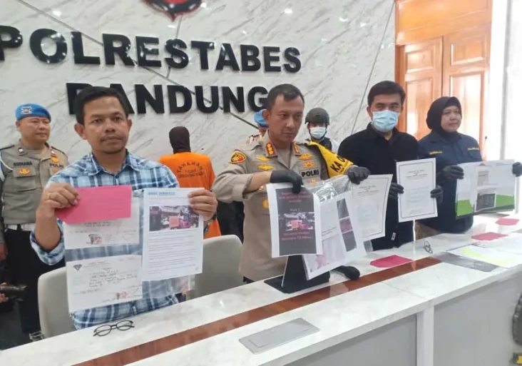 Polisi Bekuk Tersangka...