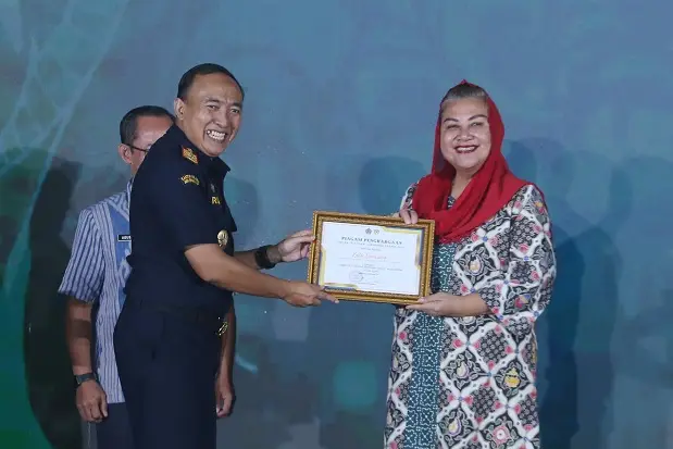 Pemkot Semarang Raih...