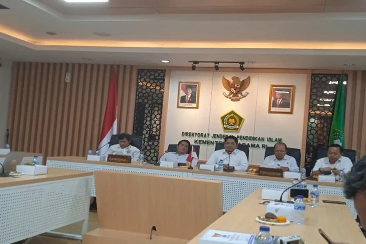 Kemenag Anggarkan Beasiswa...