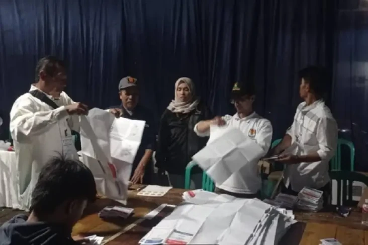 KPU Jabar Catat 53 Petugas...