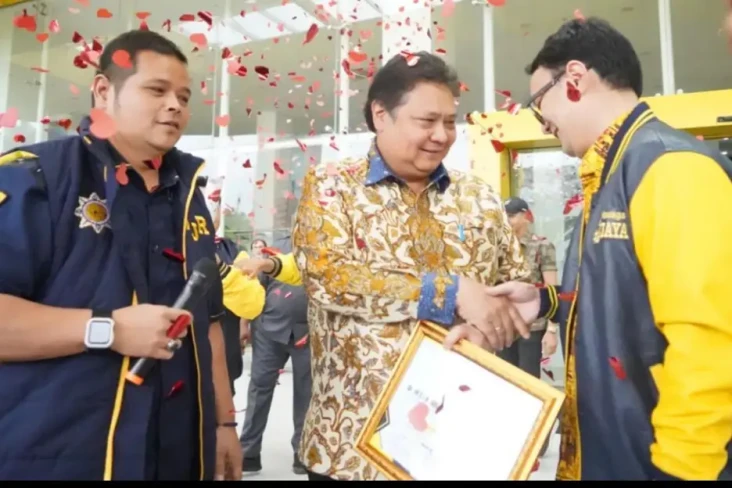 Anugerahi Kesatria Aswattha...