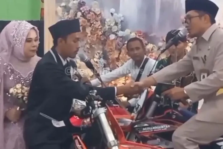 Antimainstream, Pasangan...
