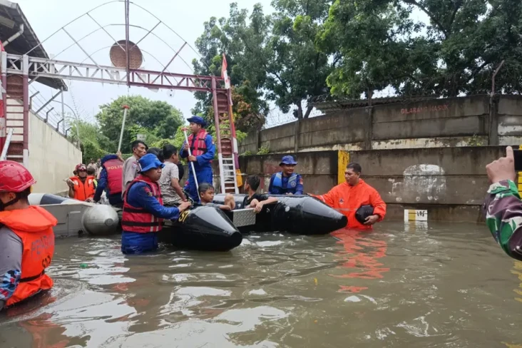 Banjir Rendam 9 RT di...