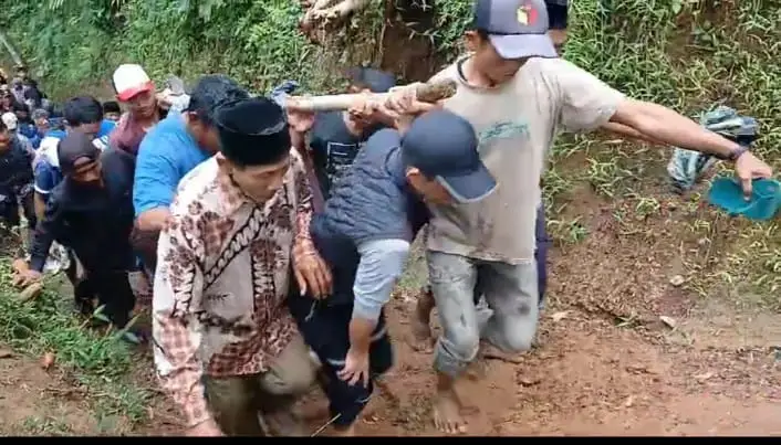 Petani Tewas Tertimbun...