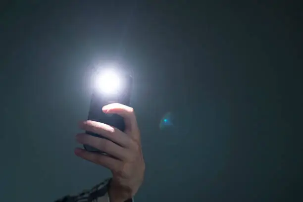 Bermodalkan Flash HP,...