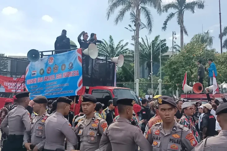 Massa Pendukung Hak...