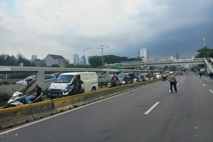 Unjuk Rasa di Gedung...