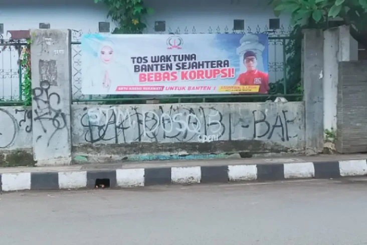 Ratusan Baliho Dukung...