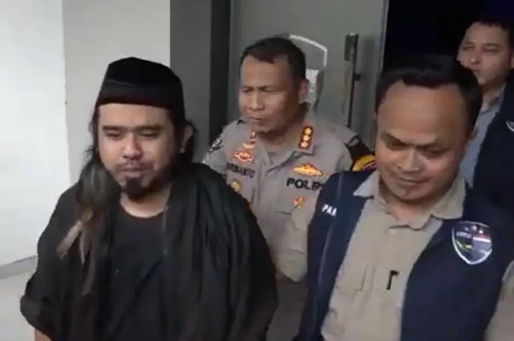Polda Jatim Tetapkan...