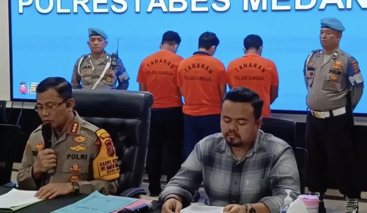 Ngaku Polisi dan Aniaya...