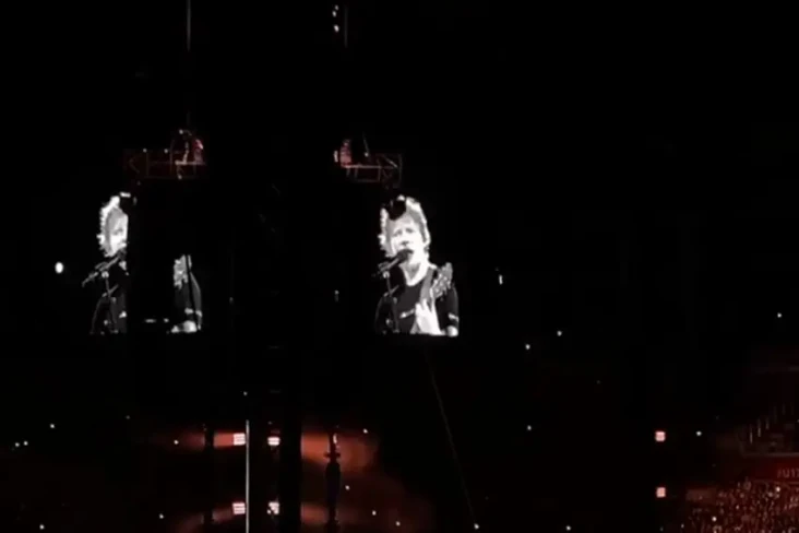Buka Konser di Jakarta,...
