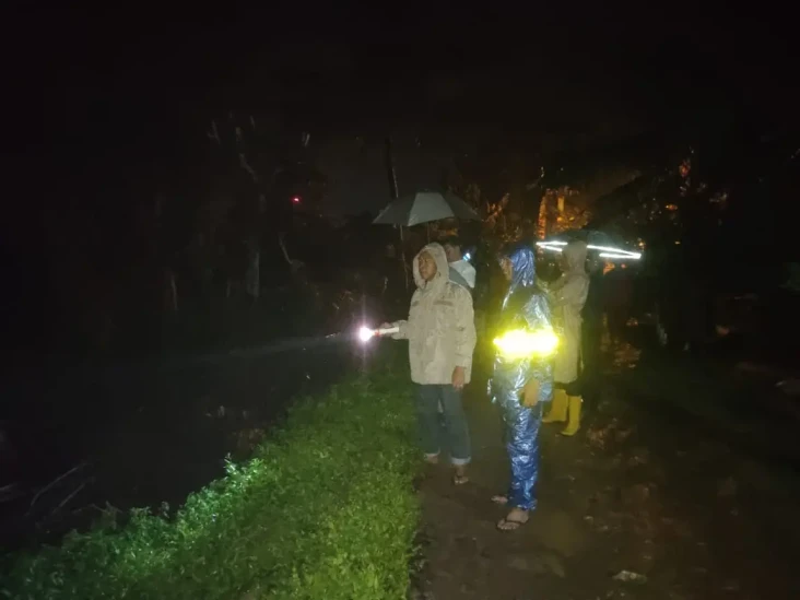 5 Remaja Hanyut di Sungai...