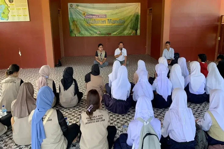 KKN di Sukabumi, Mahasiswa...