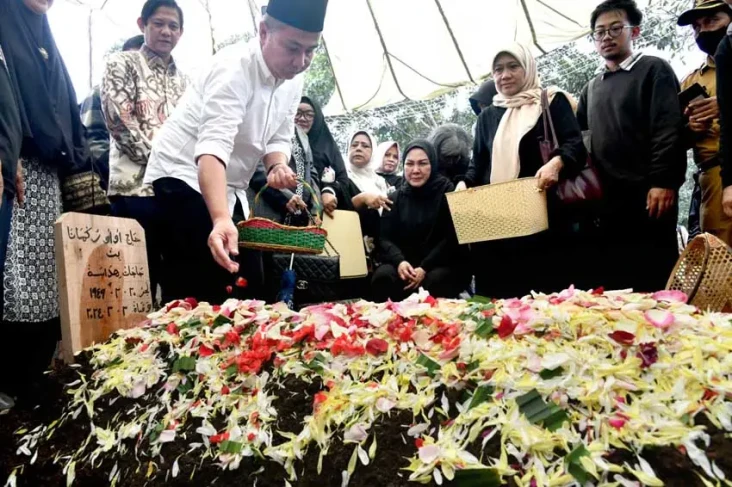 Berduka Kehilangan Uu...