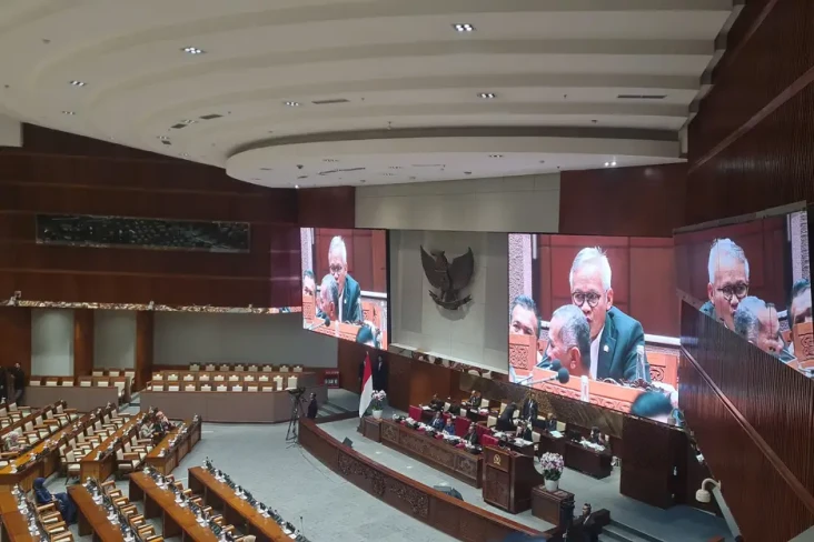 Fraksi PDIP Minta DPR...