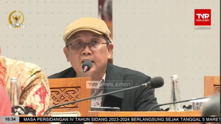 Profil Aus Hidayat Nur,...
