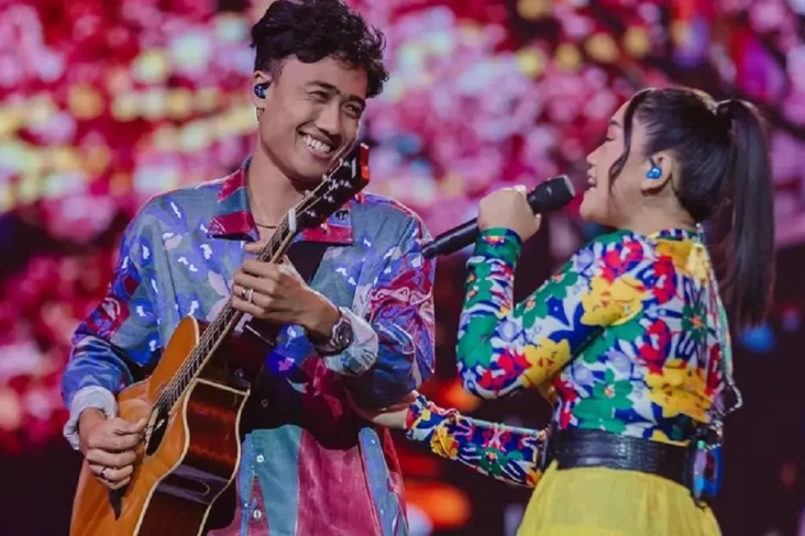 Nyanyi Lagu BCL, Asmaralaya...