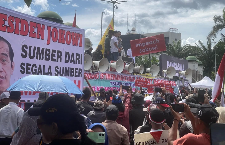 Temui Massa Pendukung...